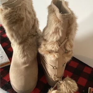 Cozy Tan Fur-Lined Women's Boots